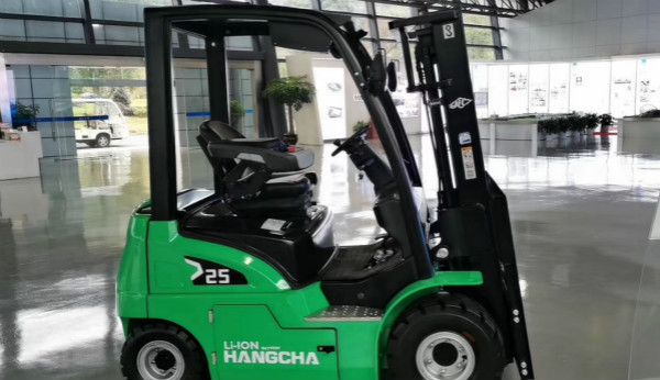 電動叉車買鋰電的還是鉛酸的？當然是鋰電的！
