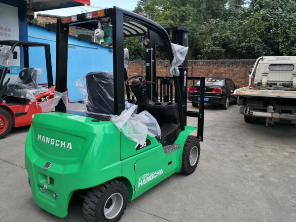 【干貨】電動堆高車、電動搬運車的電機和繼電器應(yīng)該怎么保養(yǎng)？