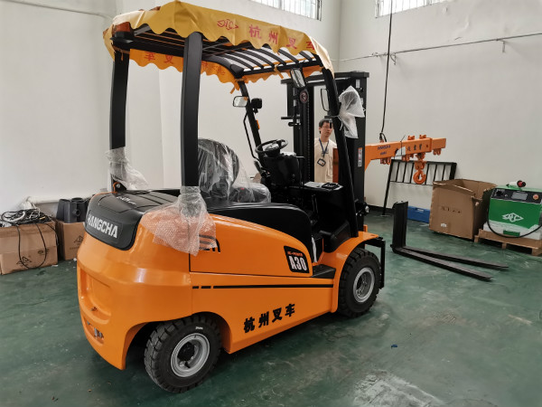 【叉車保養(yǎng)小知識】叉車電池怎樣加水才正確？